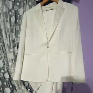 TAHARI 3 Piece White Blazer Suit Set